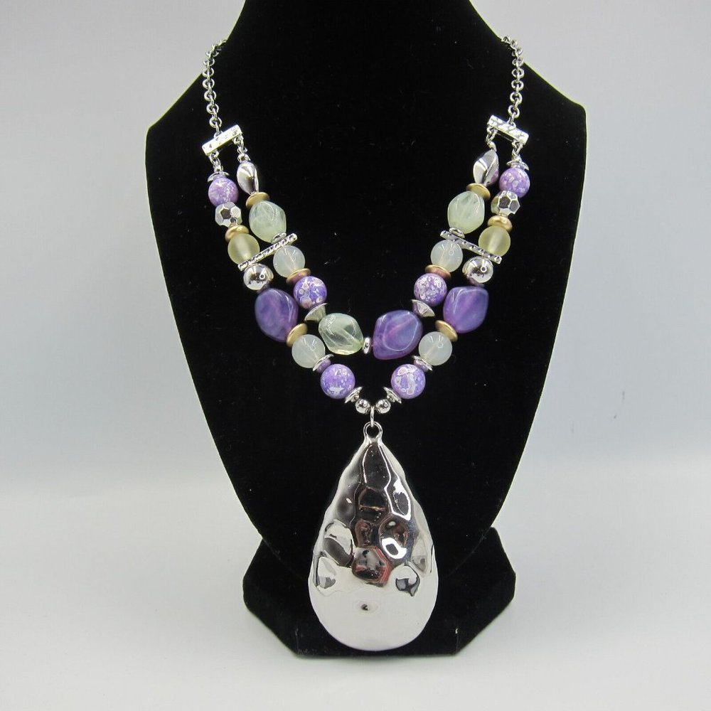 CHICO'S Teardrop Pendant Necklace Silver Hammered Metal Silver Purple Stone NEW - Picture 8 of 8